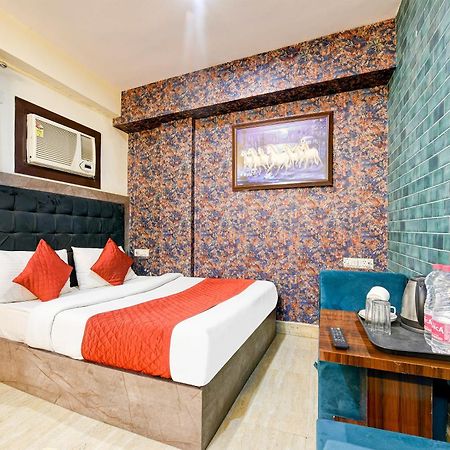Hotel Ark Wood At Airport Ню Делхи Екстериор снимка