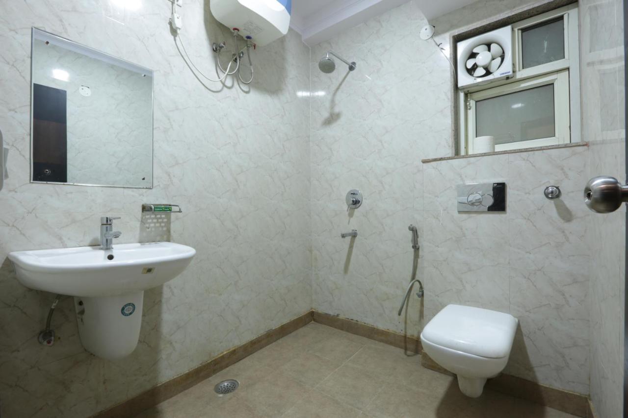 Hotel Ark Wood At Airport Ню Делхи Екстериор снимка