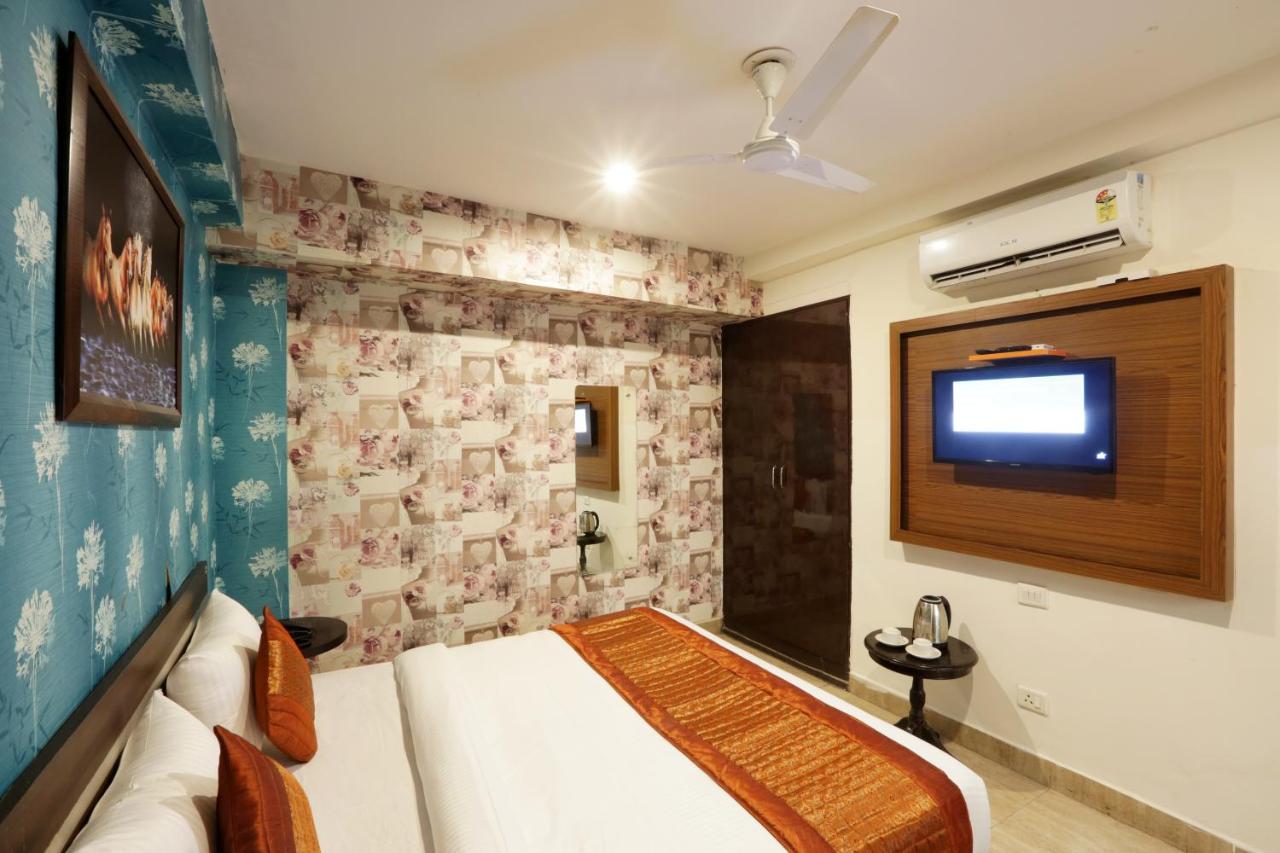 Hotel Ark Wood At Airport Ню Делхи Екстериор снимка