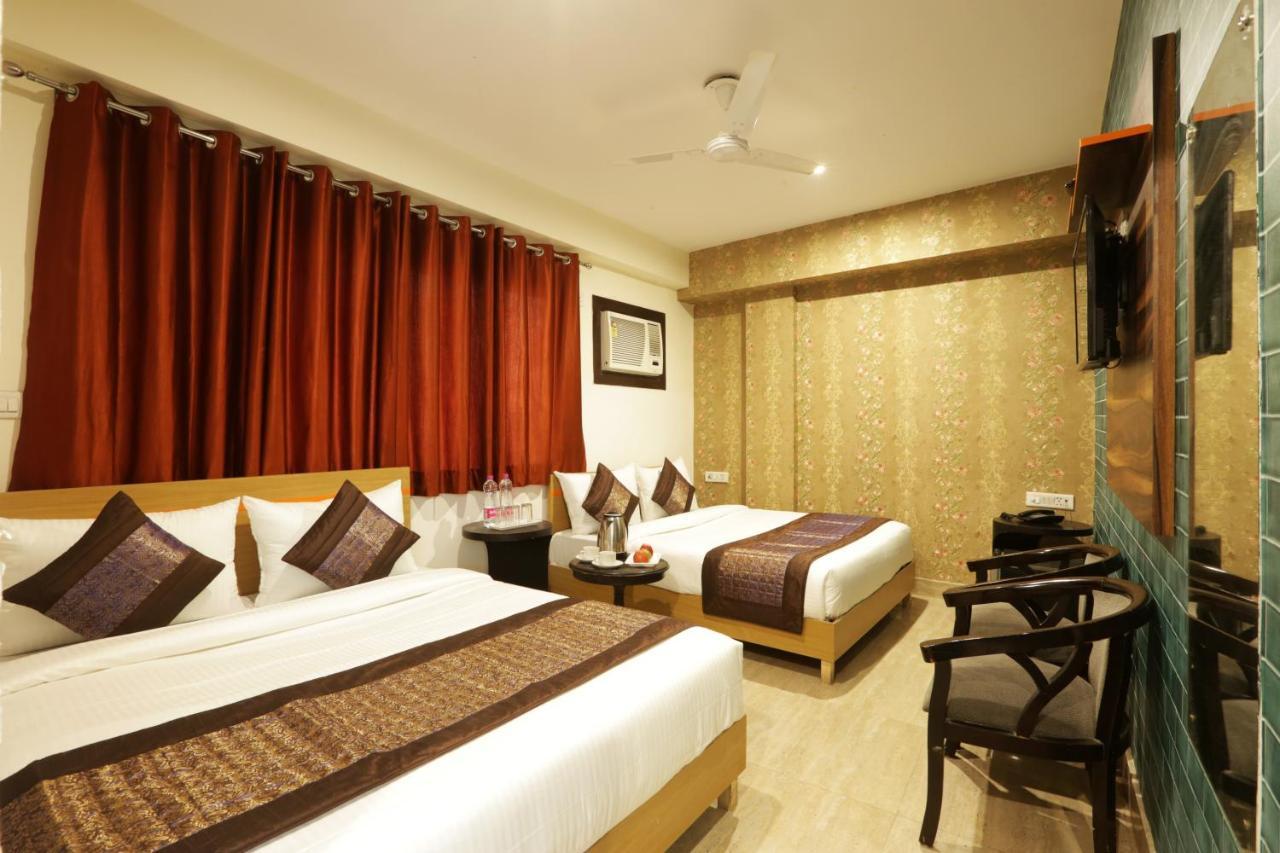 Hotel Ark Wood At Airport Ню Делхи Екстериор снимка