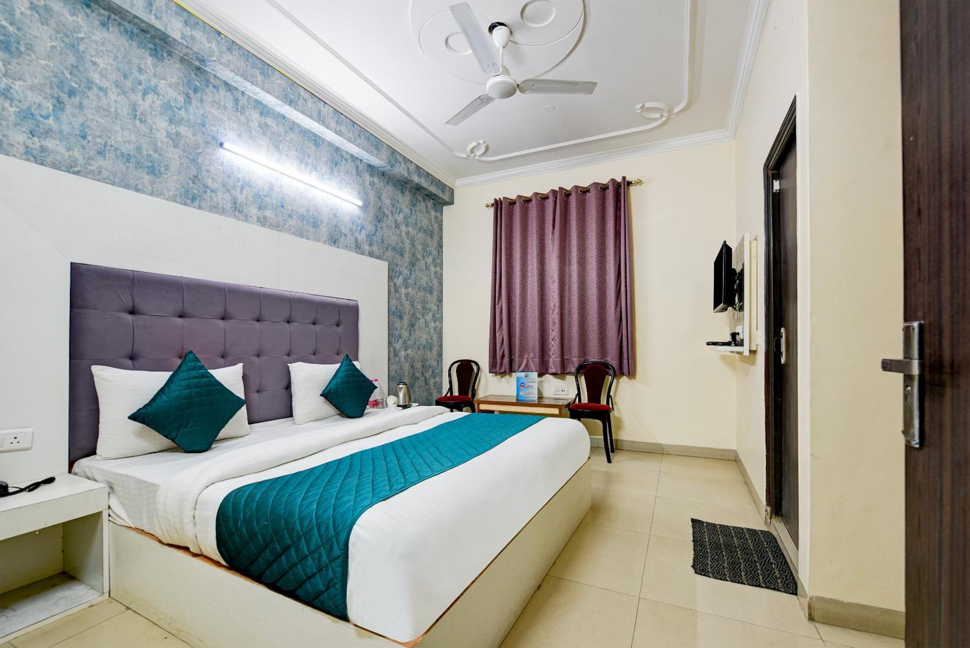 Hotel Ark Wood At Airport Ню Делхи Екстериор снимка