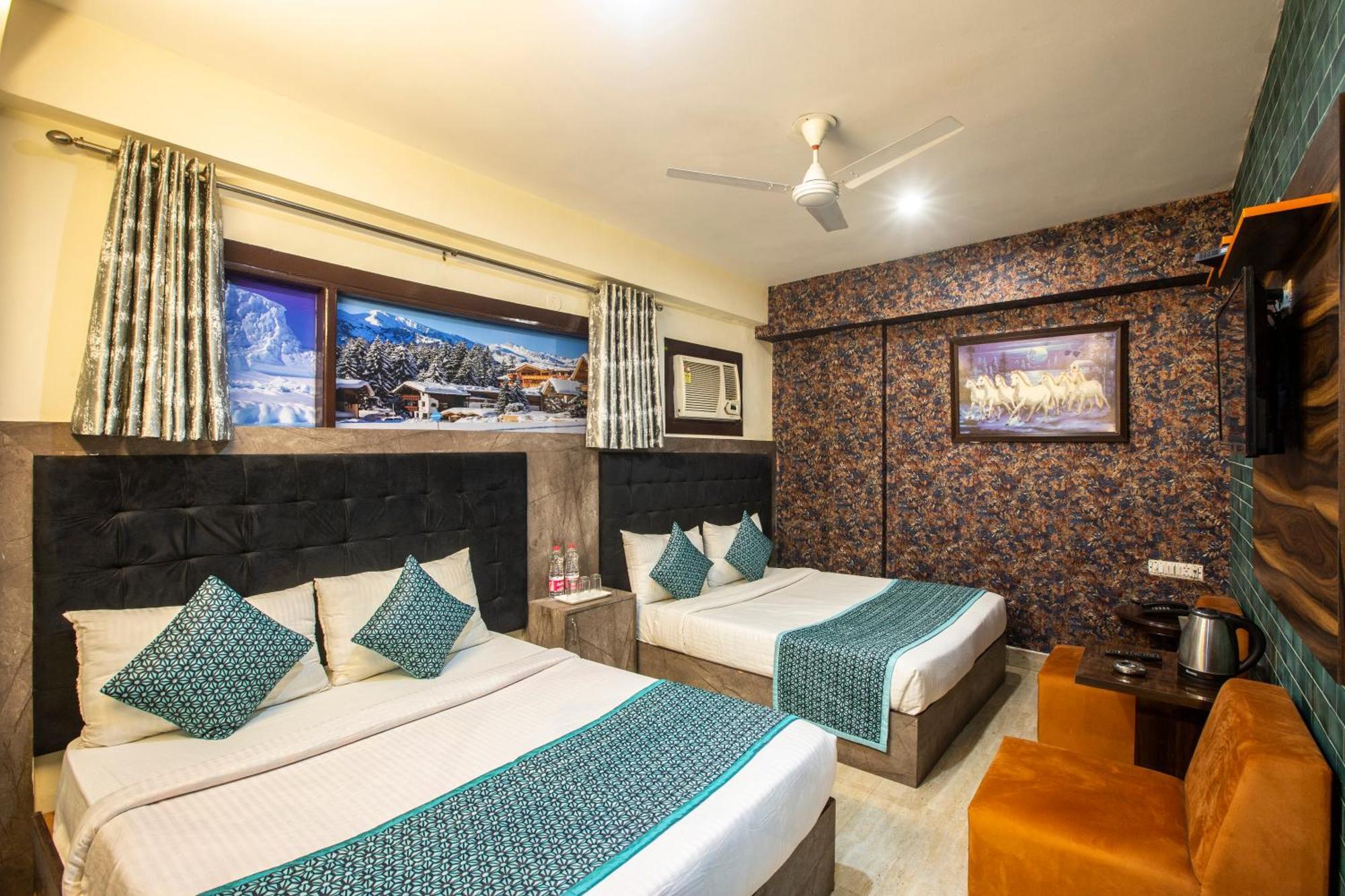 Hotel Ark Wood At Airport Ню Делхи Екстериор снимка