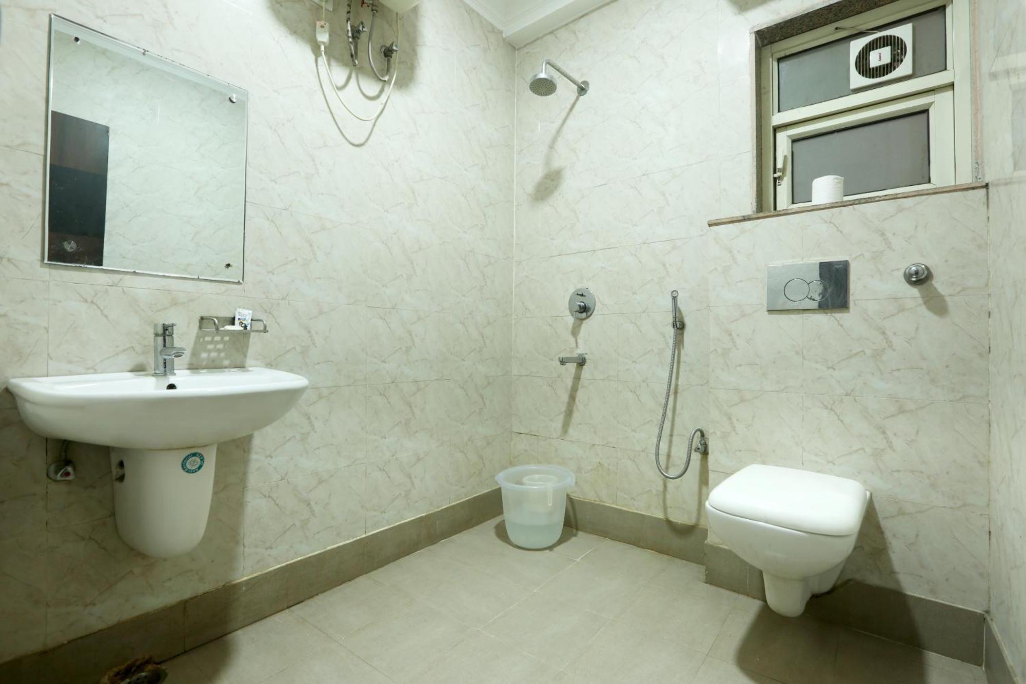 Hotel Ark Wood At Airport Ню Делхи Екстериор снимка