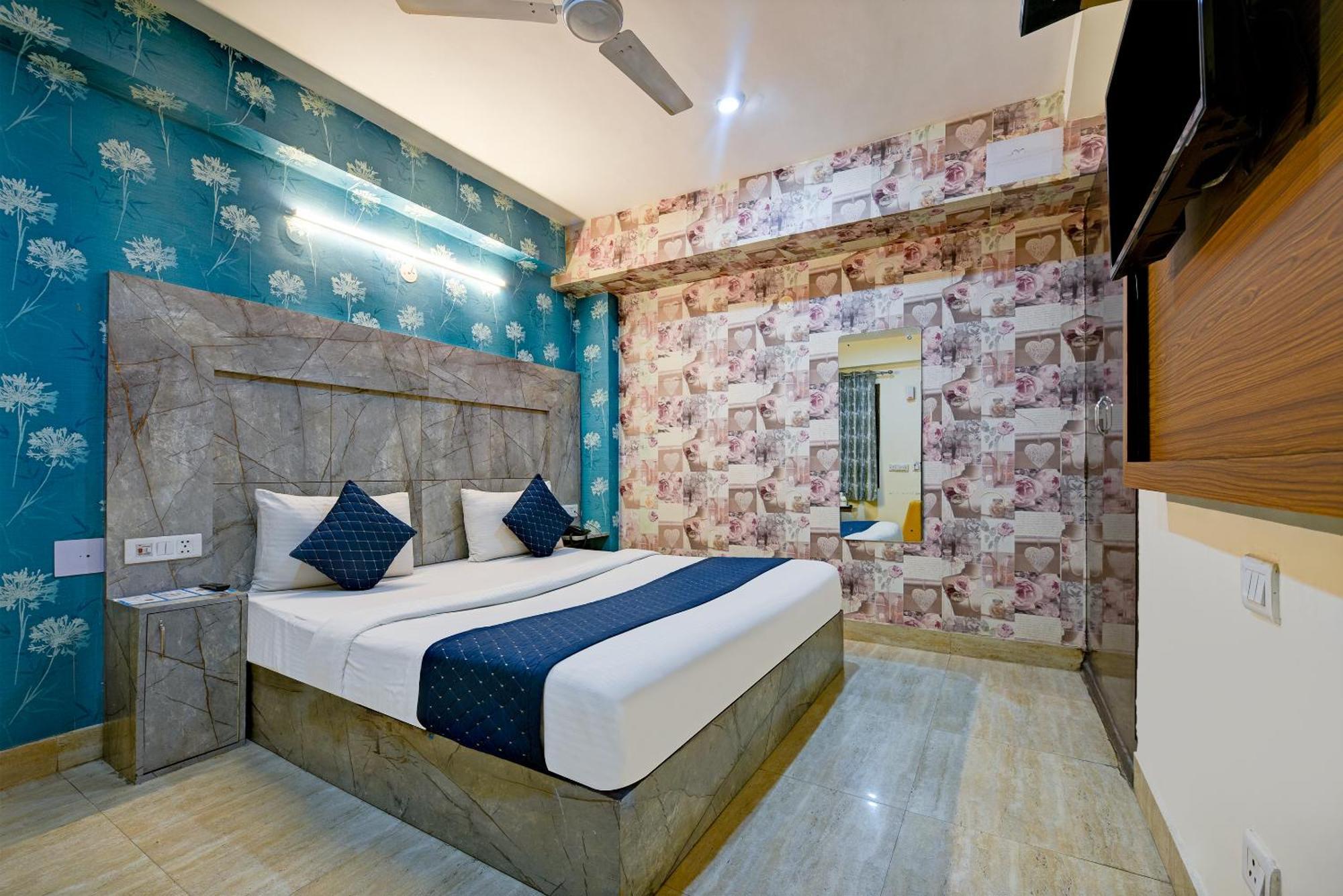 Hotel Ark Wood At Airport Ню Делхи Екстериор снимка