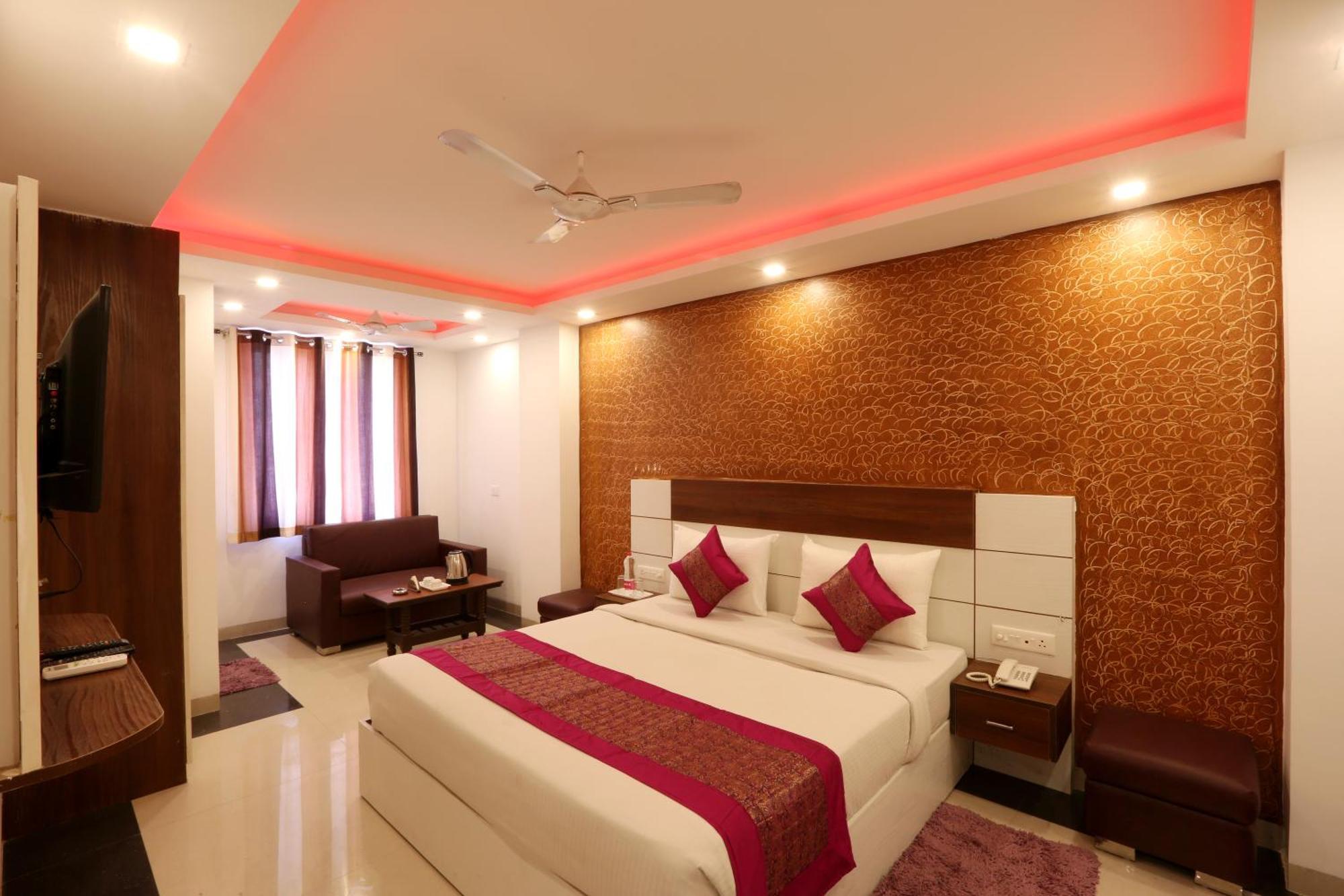 Hotel Ark Wood At Airport Ню Делхи Екстериор снимка