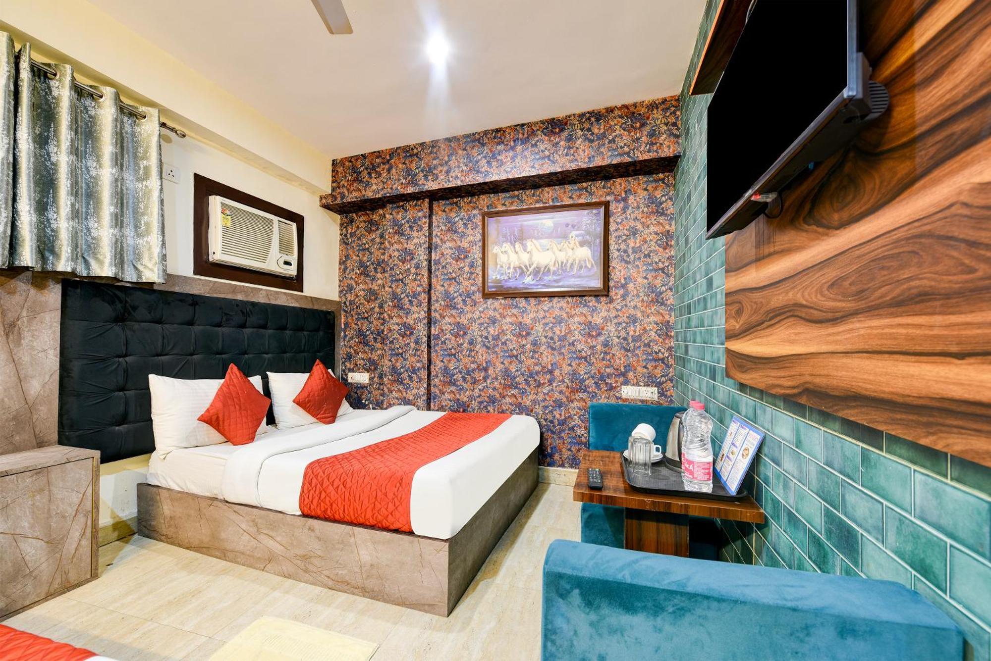 Hotel Ark Wood At Airport Ню Делхи Екстериор снимка