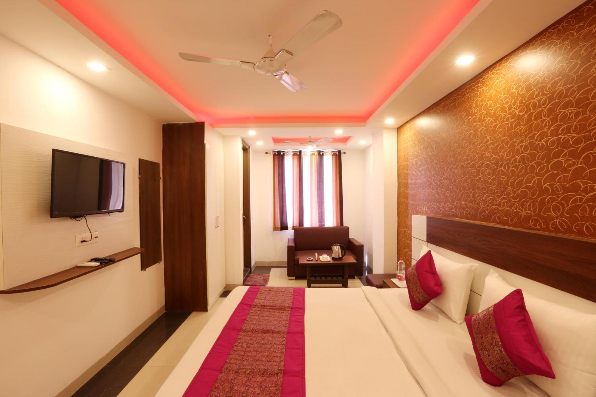 Hotel Ark Wood At Airport Ню Делхи Екстериор снимка